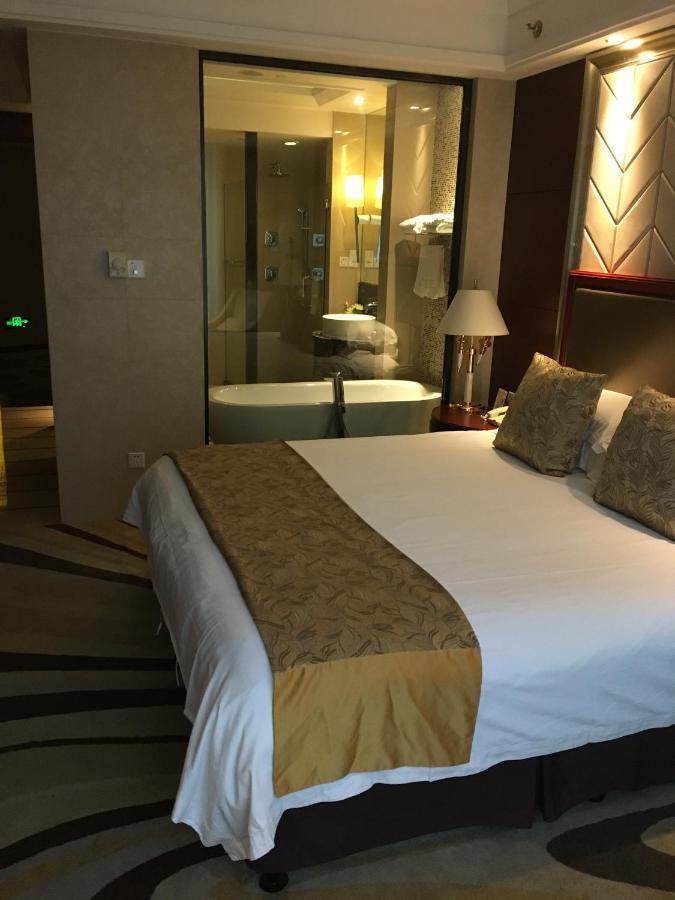 Ramada Yangzhou Baoying Hotell Exteriör bild