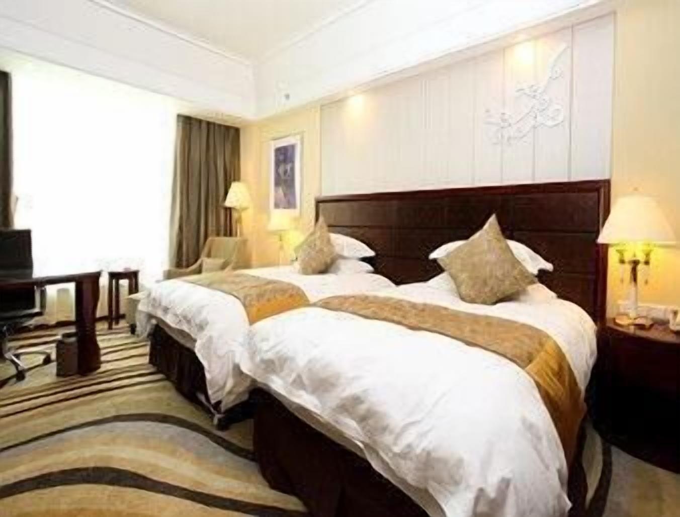 Ramada Yangzhou Baoying Hotell Exteriör bild